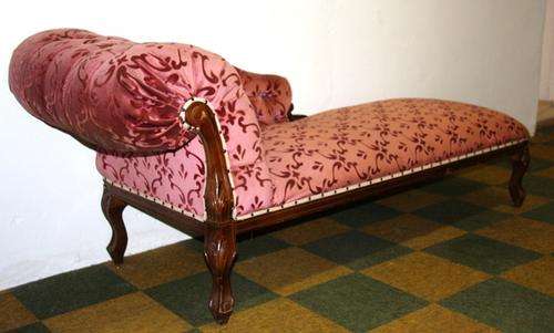 Chaise Lounge in wonderful condition!!